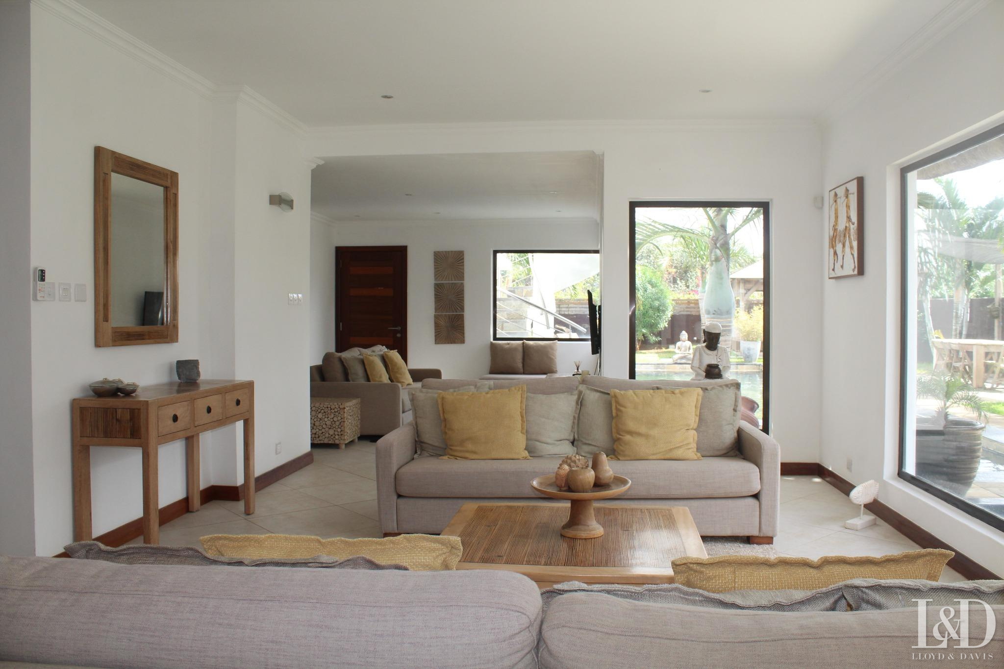 Mauritius Sumptuous contemporary villa of 267 m2 Living on the Côte