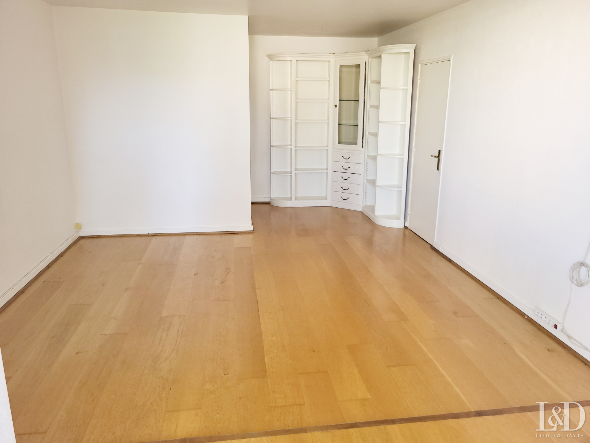 NICE LOCATION APT T3 + CELLAR + PARKING SPACE